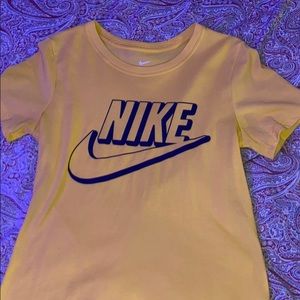 nike short sleeve tee